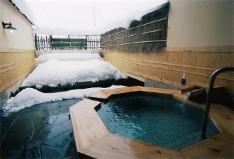 11種類の個室貸切露天風呂が人気のホテルサンバード