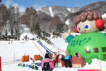 スノーエスカレーター完備の「ロックン広場」