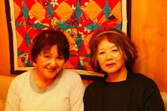 右から鈴子さんと麗子ママ
