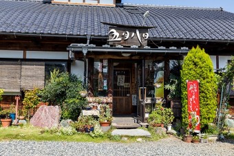 女将の誕生日を店名にするところからもお店の温かみが感じられる