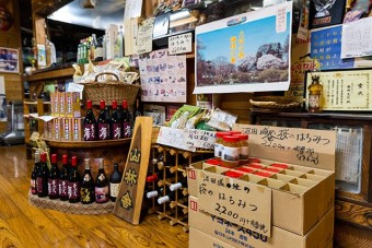 地元の加工品も販売している