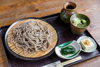 地元の蕎麦を石臼で自家製粉する壱乃藏の「ざる蕎麦」