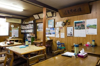 創業50年以上の店内を懐かしむ人も多い