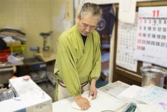 自家製の生うどんは店主が毎日粉から作る