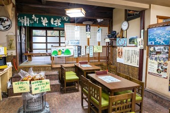 よしのやの店内