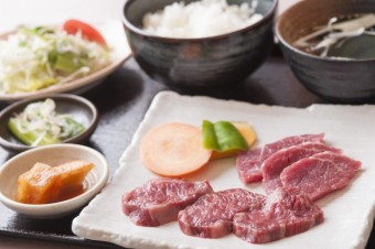 ランチは焼肉から定食までをご用意♪