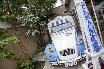 ミヤケの看板車「2CV（ドゥーシーボー）」