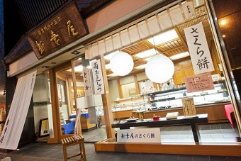 前橋駅前のけやき並木通り沿いにあります