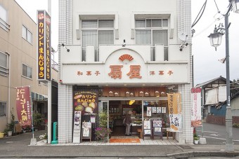 駐車場は店の隣と奥に完備してあります。