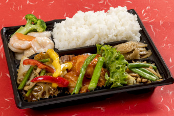 本格中華弁当（1700円）