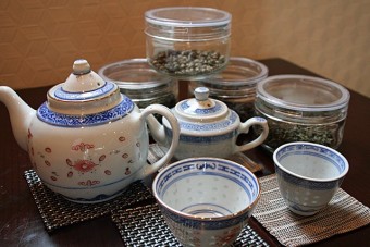 中国茶各種はポットでお出しします。