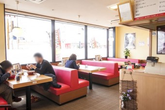 天下一品太田店テーブル席