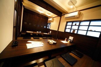 個室の掘りごたつ8席部屋を2室つなげた部屋