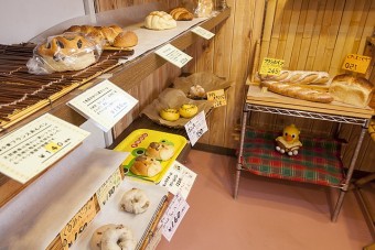 小さな店内にはこだわりのパンが並びます