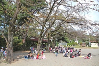 女神像広場