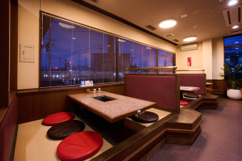 小上がりの掘りごたつ式のお座敷