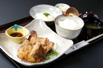 雛鶏のパリパリ焼き　御膳　1580円