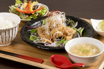WOK特製油淋鶏ランチ　1,100円(税込)