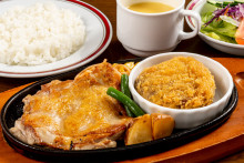 赤城鶏ステーキ＆ミートコロッケ