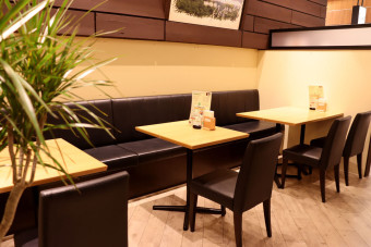 店内テーブル席