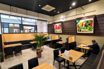 店内テーブル席