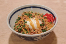 鶏そぼろ丼セット