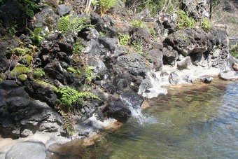 お湯の投入口は熱め、離れれば温湯