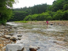 小さな子どもでも遊べる広鈴河原