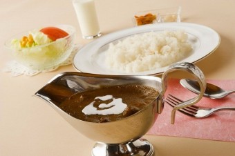 名物「海軍カレー」のセット