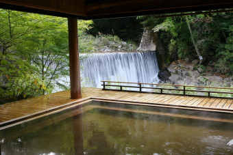 心安らぐ温川のせせらぎに耳を傾け～滝見乃湯～