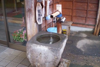 わずかな塩味と温泉の香りがあり