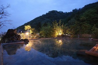 夜景も捨てがたい大展望露天風呂