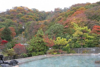 大展望露天風呂から四季の彩りを感じる