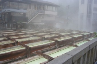 湯畑から徒歩1分の立地