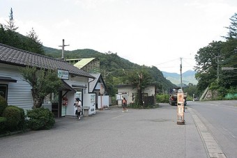 営業が終わったかつての「川原湯温泉駅」