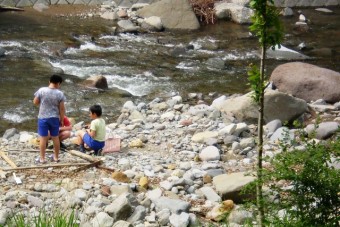 地元の子供には日常の風景