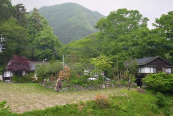 昔話に出てきそうな山里。浅間隠山登山の拠点でもある