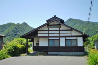 地元民が銭湯として使うことも多い