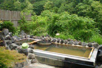 主人自慢の混浴露天風呂