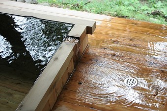 これが源泉掛け流し。温泉好きの心を動かす