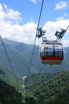 ロープウェイ駅までは車で10分