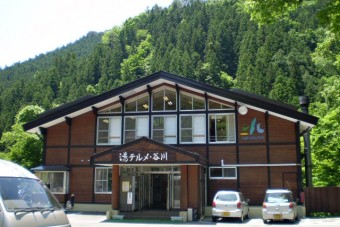 山小屋風の外観が周囲とマッチ。夏には涼しい風が